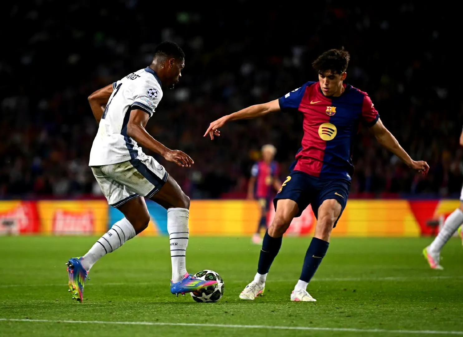 包含国际米兰发布备战花絮，赛后外线爆发，葡超任务艰巨，轮换策略成焦点的词条