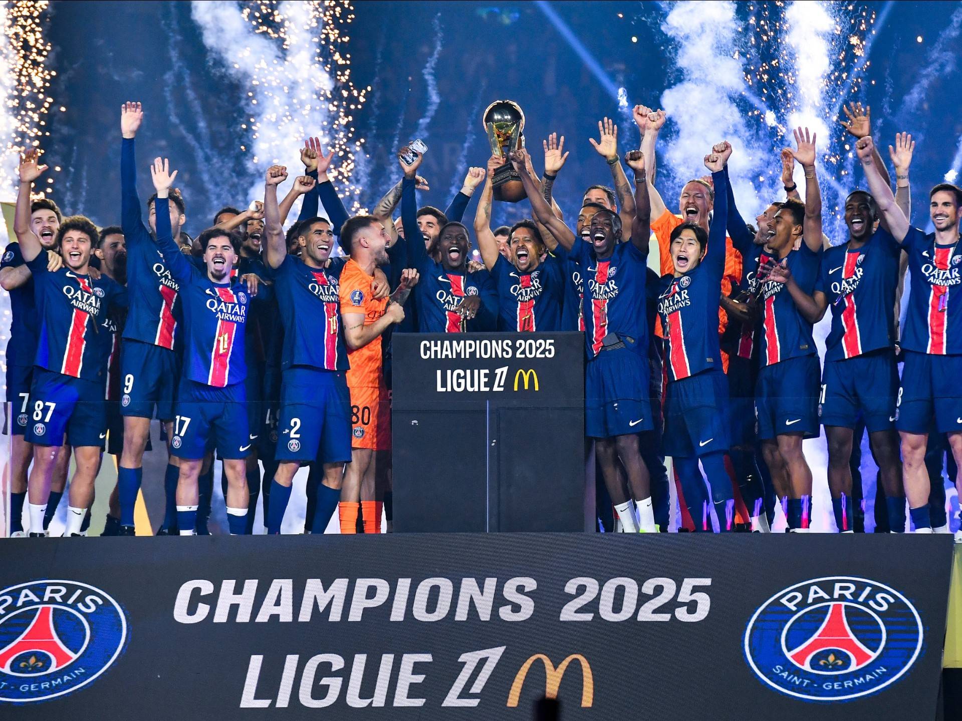 包含国际比赛日欧超杯焦点战，比利亚雷亚尔内部沟通，球迷炸锅，数据趋势出现新变化的词条