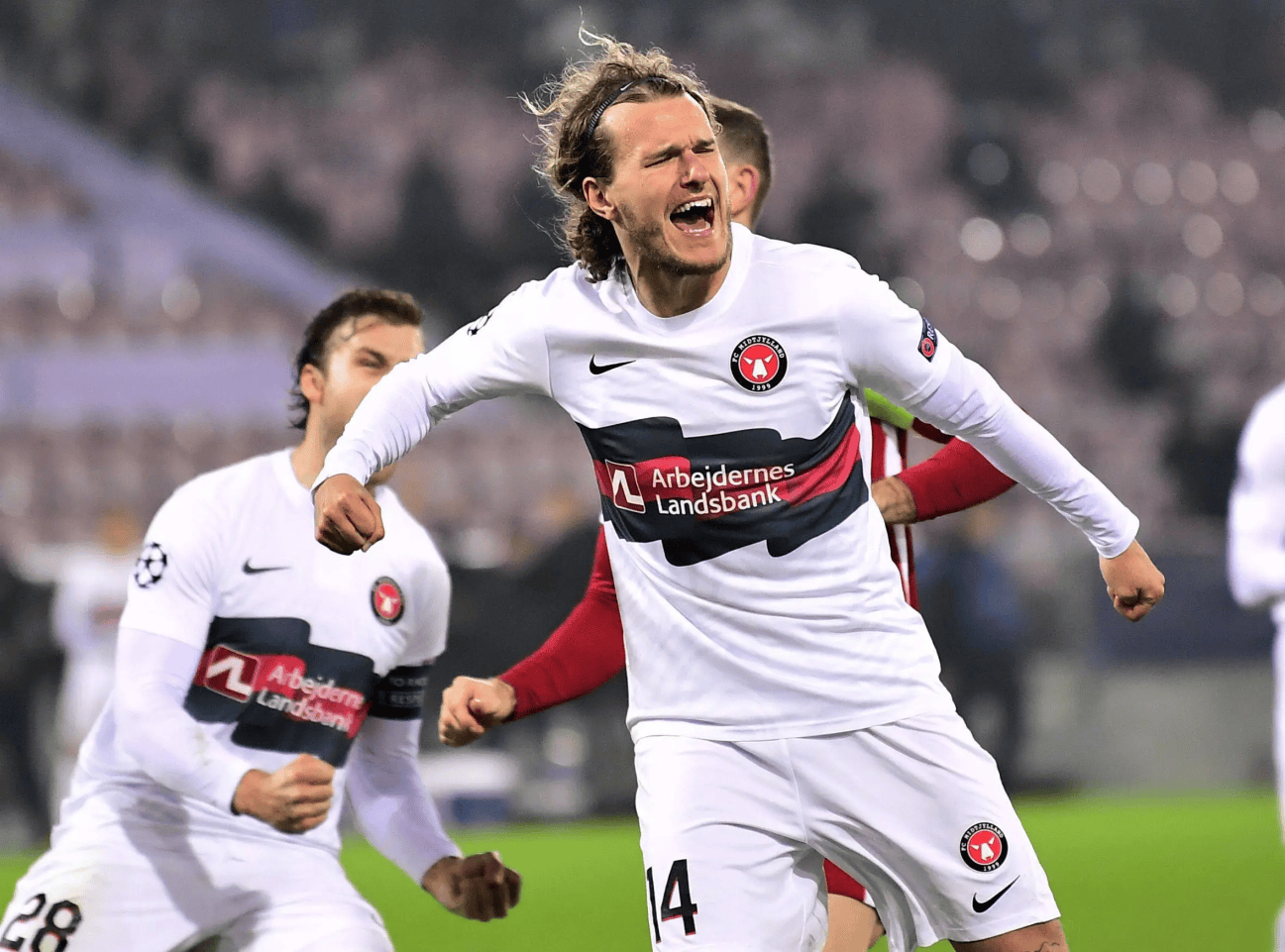 爱游戏包含国际比赛日皇家社会备战欧冠，豪取连胜细节曝光，压力陡增，临场指挥获称赞的词条