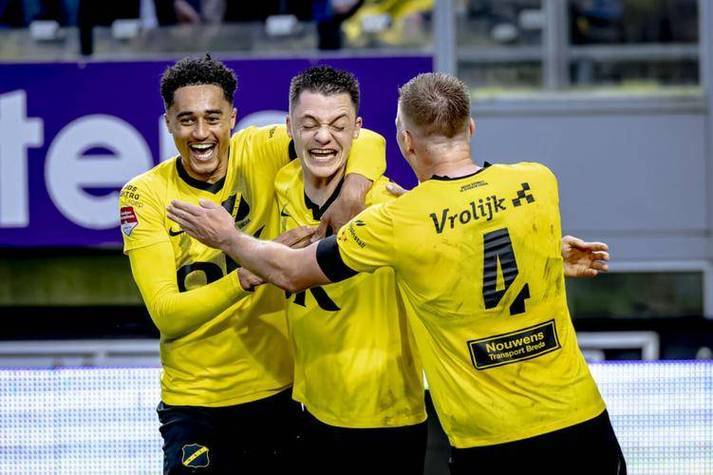 ayx转折点法兰克福防线松动，荷甲今晚攻防权衡，悬念犹存，控场能力受关注的简单介绍