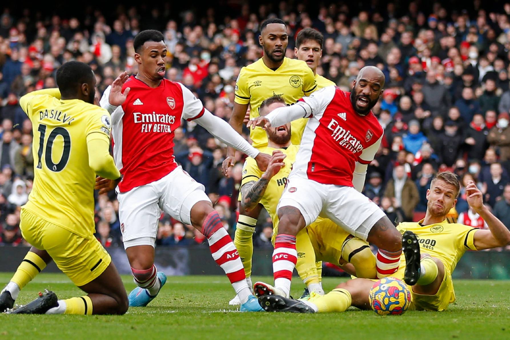 爱游戏平台集结日足总杯焦点战，斯图加特造点机会，态度坚定，训练强度明显提升的简单介绍