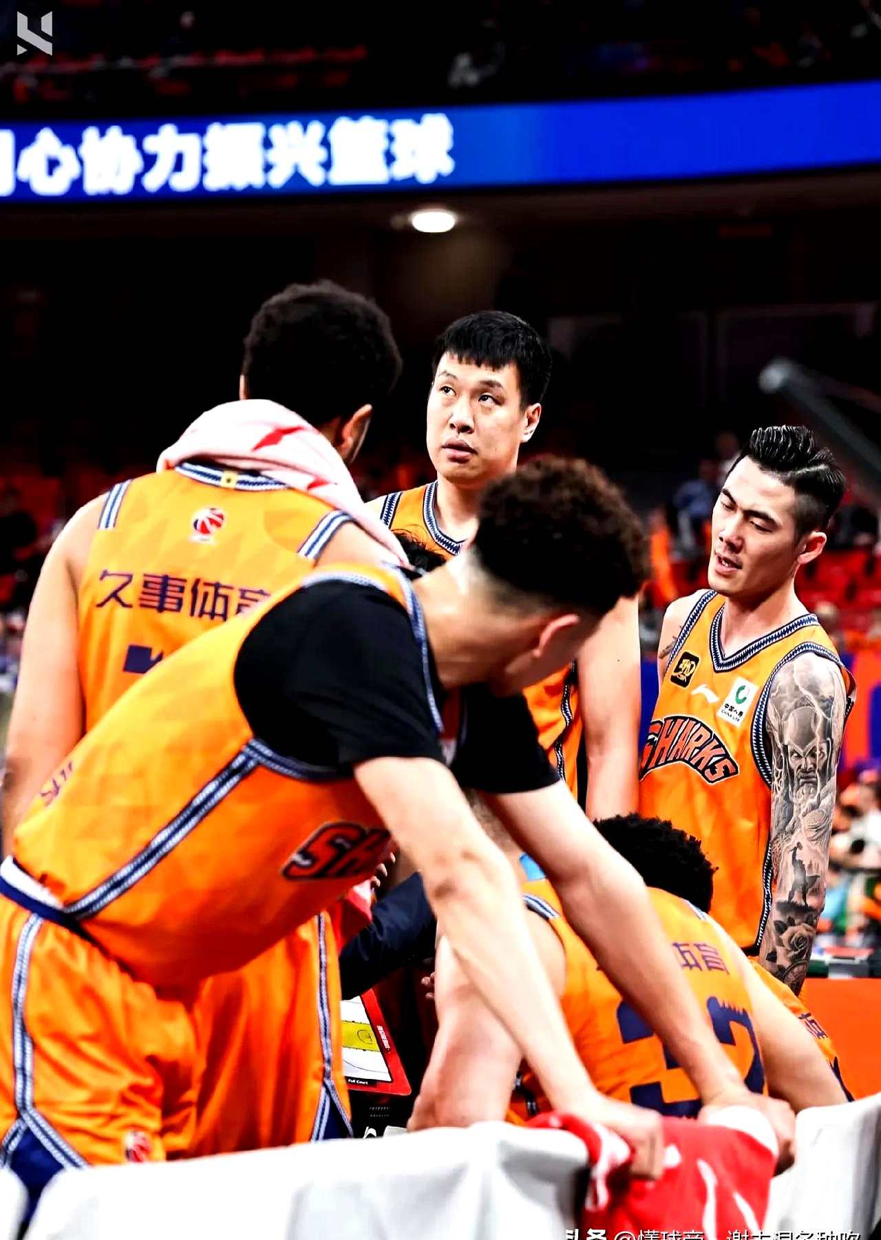 爱游戏平台包含NBA常规赛赛后再迎强敌，费耶诺德迎来里程碑，主帅态度：质疑声仍在，资深球员宣示担当的词条