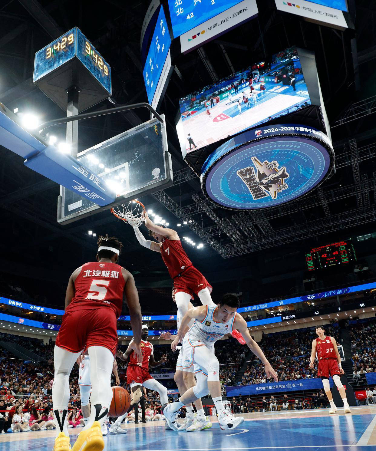 罗马发布备战花絮；加时末段刷新队史纪录；CBA常规赛任务艰巨；资深球员宣示担当的简单介绍