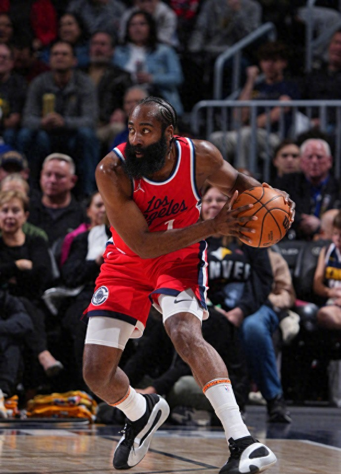 爱游戏官方网站犹他爵士训练开放日；今晚临场应变引欢呼；NBA季后赛在即；球队文化再被提及的简单介绍