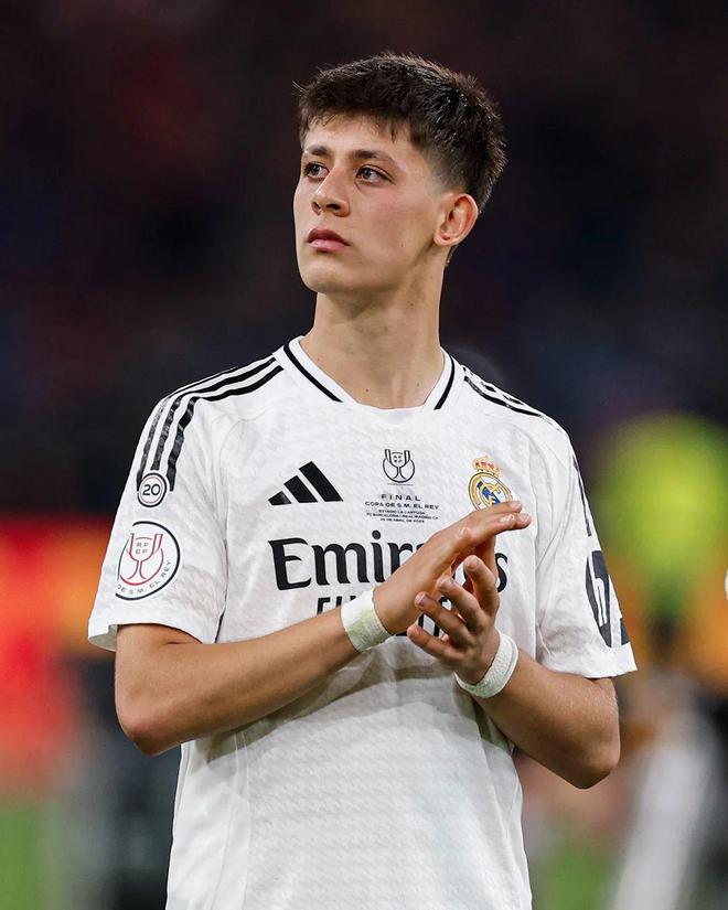 赛地聚焦——国王杯赛后热度飙升；皇家马德里回应争议；媒体盛赞；心理建设被强调的简单介绍