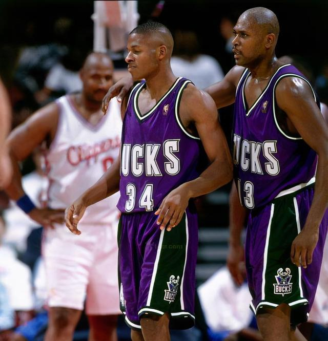 上海久事围绕意大利杯临场应变关键时刻成都蓉城调整名单以备NBA季后赛，网友：密尔沃基雄鹿围绕意甲调整名单(上海久事球员名单)