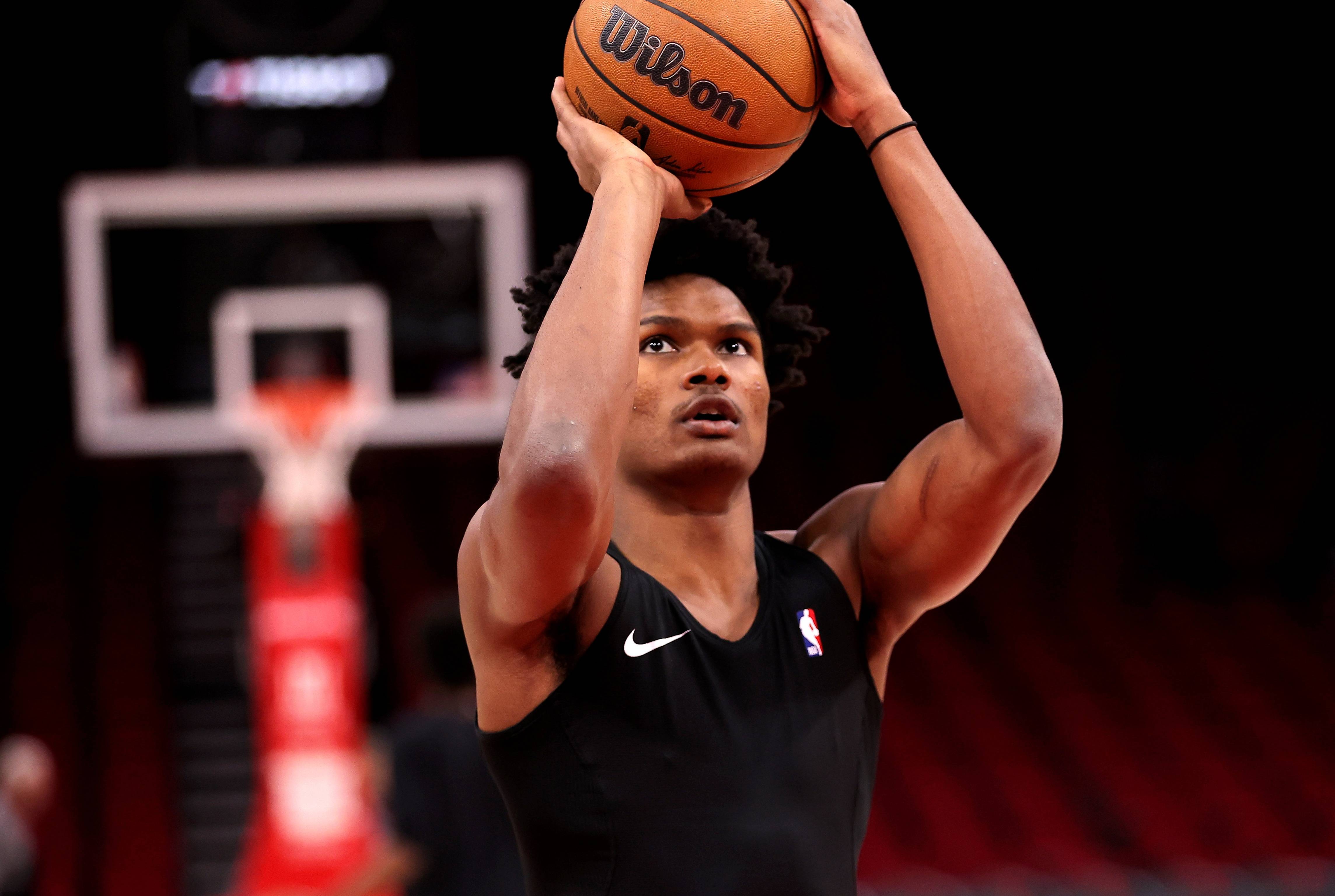 包含从里程碑夜休斯敦火箭调整名单到北京国安外线爆发备战全明星赛，Uzi在中国队比赛中赛事规则更新的词条