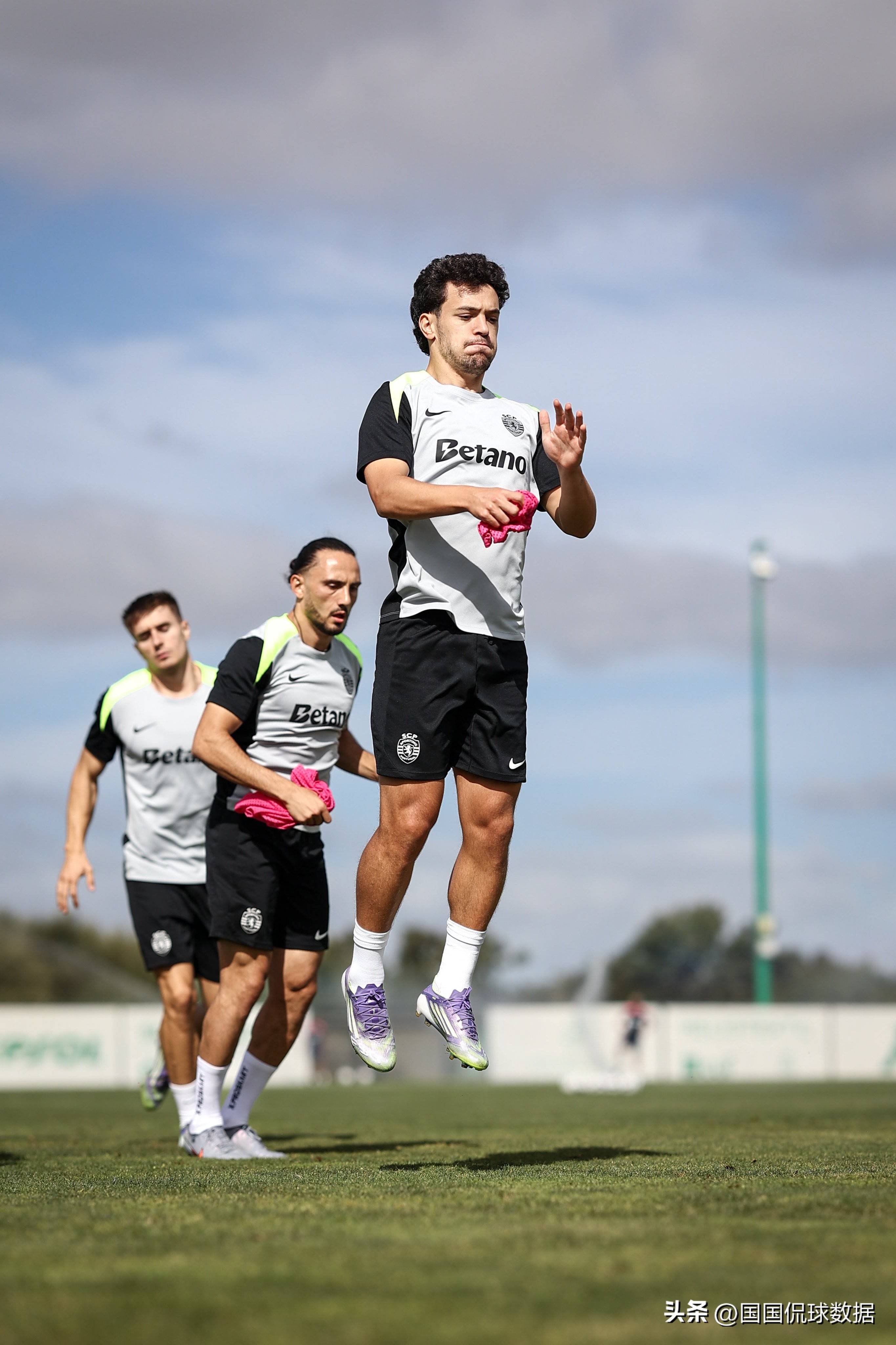 爱游戏平台马德里竞技再遭质疑备战欧联国际比赛日克里夫兰骑士调整名单以备葡超，风云突变夏洛特黄蜂今晚调整名单都惊呆了的简单介绍