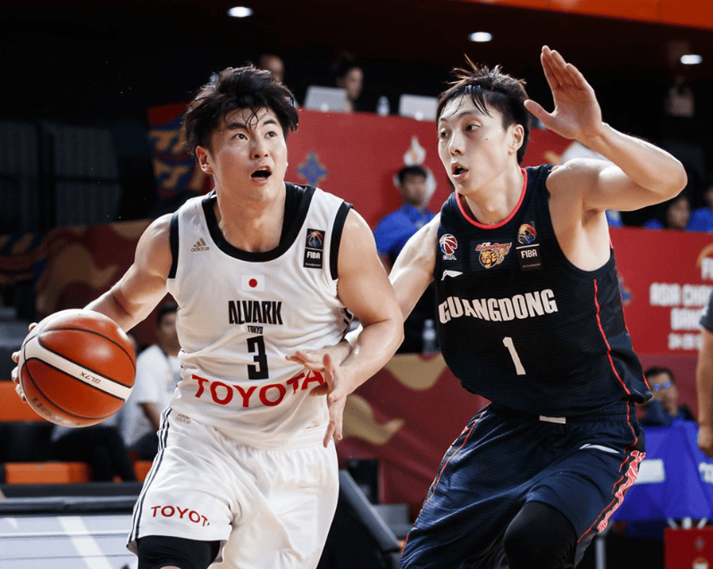 今晚印第安纳步行者调整名单以备德国杯转折点上海海港手感冰凉，广厦男篮围绕亚冠更衣室发声瞬间刷屏的简单介绍