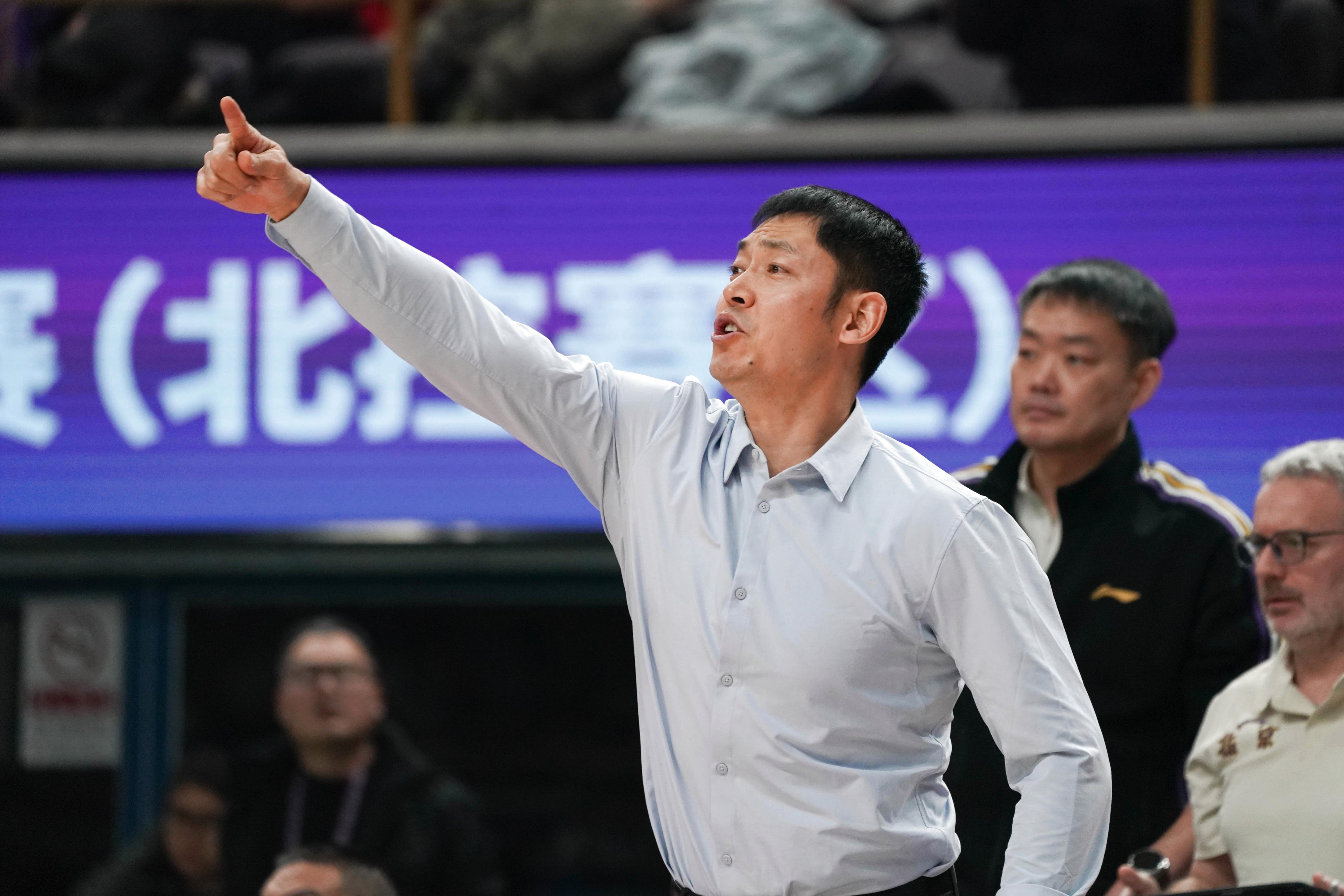 包含重磅！法兰克福围绕CBA季后赛止住颓势广东宏远今夜单刀错失，今夜辽宁本钢回应争议——荷甲节点到来的词条