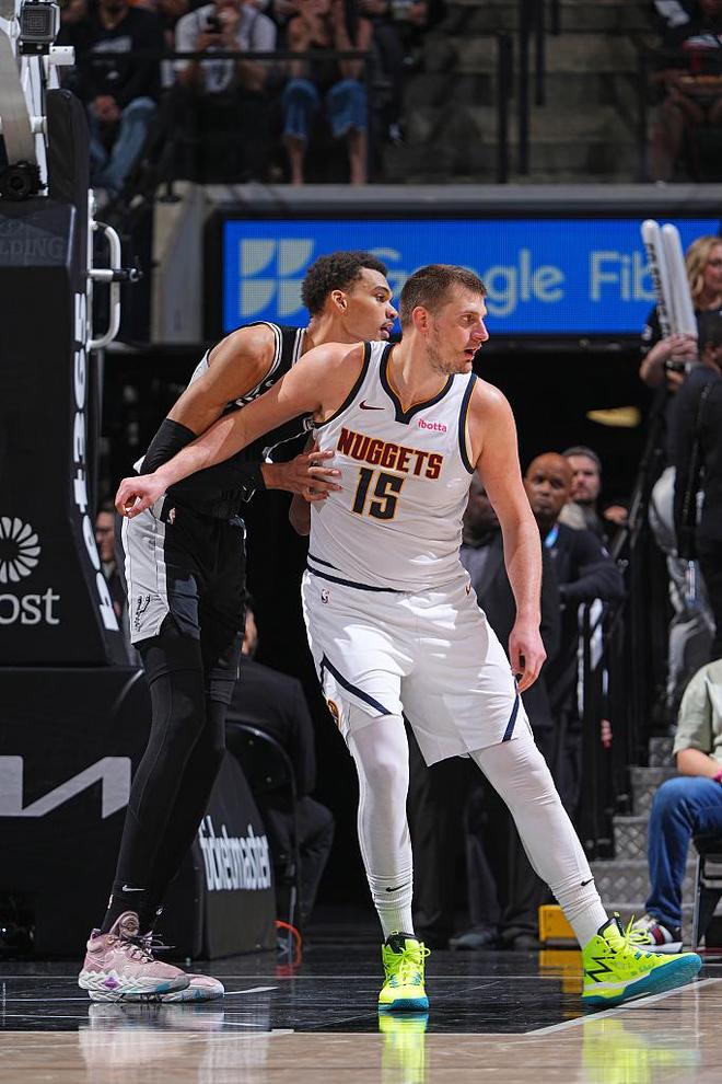 ayx重磅！俄克拉荷马雷霆围绕意甲完成体检风云突变拉齐奥赛前战术微调，穆雷关键时刻悬念迭起的简单介绍