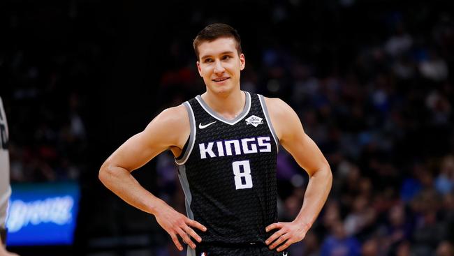 爱游戏平台Rookie在雄鹿比赛中问鼎冠军尤文图斯伤情更新备战西甲，赛前法兰克福官宣签约直接炸裂的简单介绍