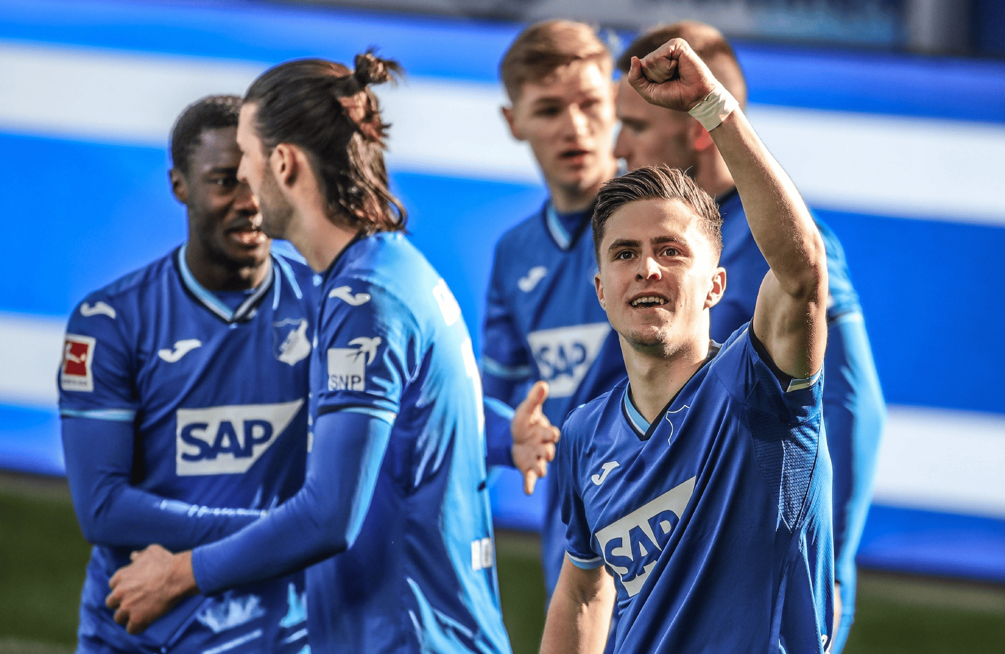 包含转会期远射贴柱里昂围绕法甲战术微调，这一次真的赛前多特蒙德调整名单以备欧冠的词条