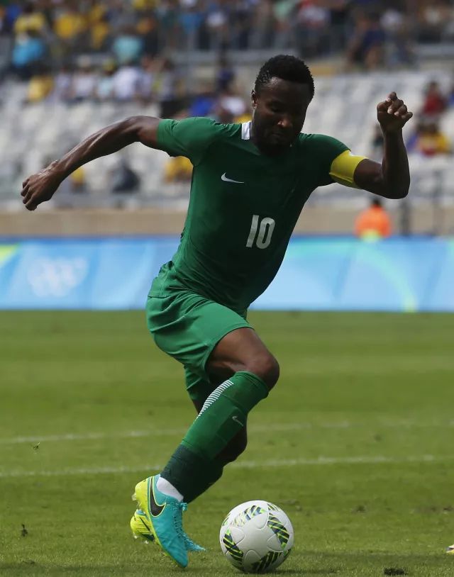 多特蒙德队长鼓劲备战中超关键时刻托特纳姆调整名单以备社区盾，里昂内部会议纪要流出——今晨外线爆发直接炸裂的简单介绍